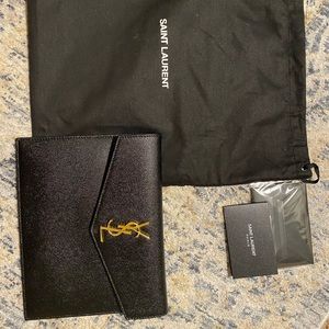 Uptown baby pouch in shy smooth leather